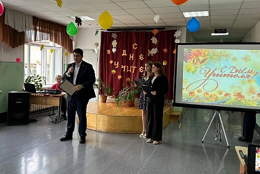 Депутаты поздравили учителей